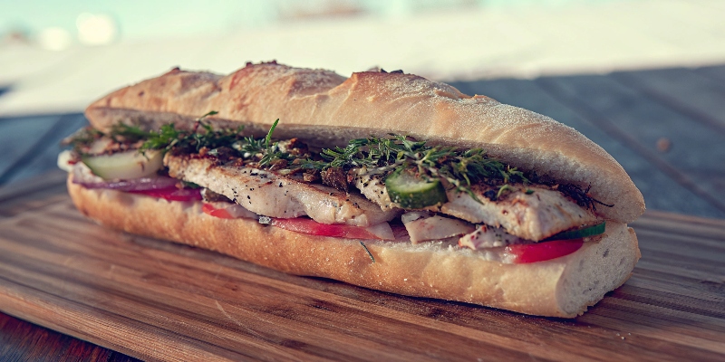 GRILLED CHICKEN BÁNH MÌ