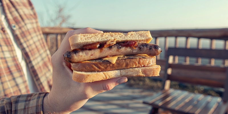 AUSTRALIAN SAUSAGE SIZZLE SARNIES