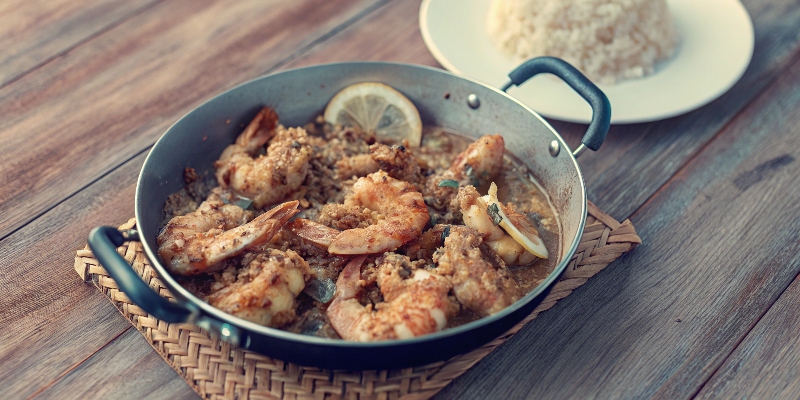 HAWAIIAN GARLIC BUTTER SHRIMP