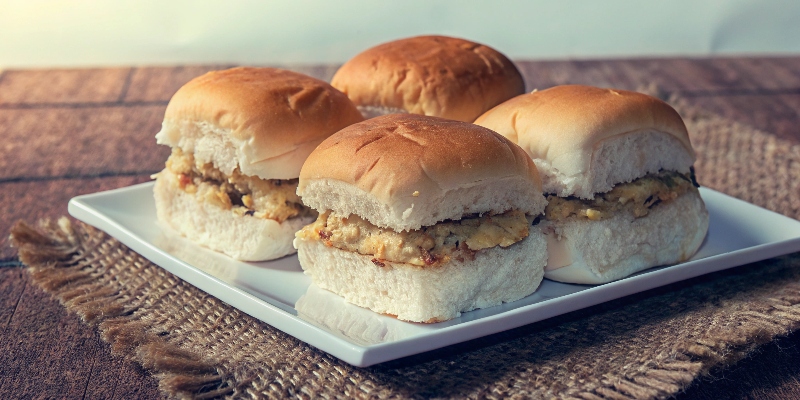 Maalu Paan (Spiced Fish Buns)